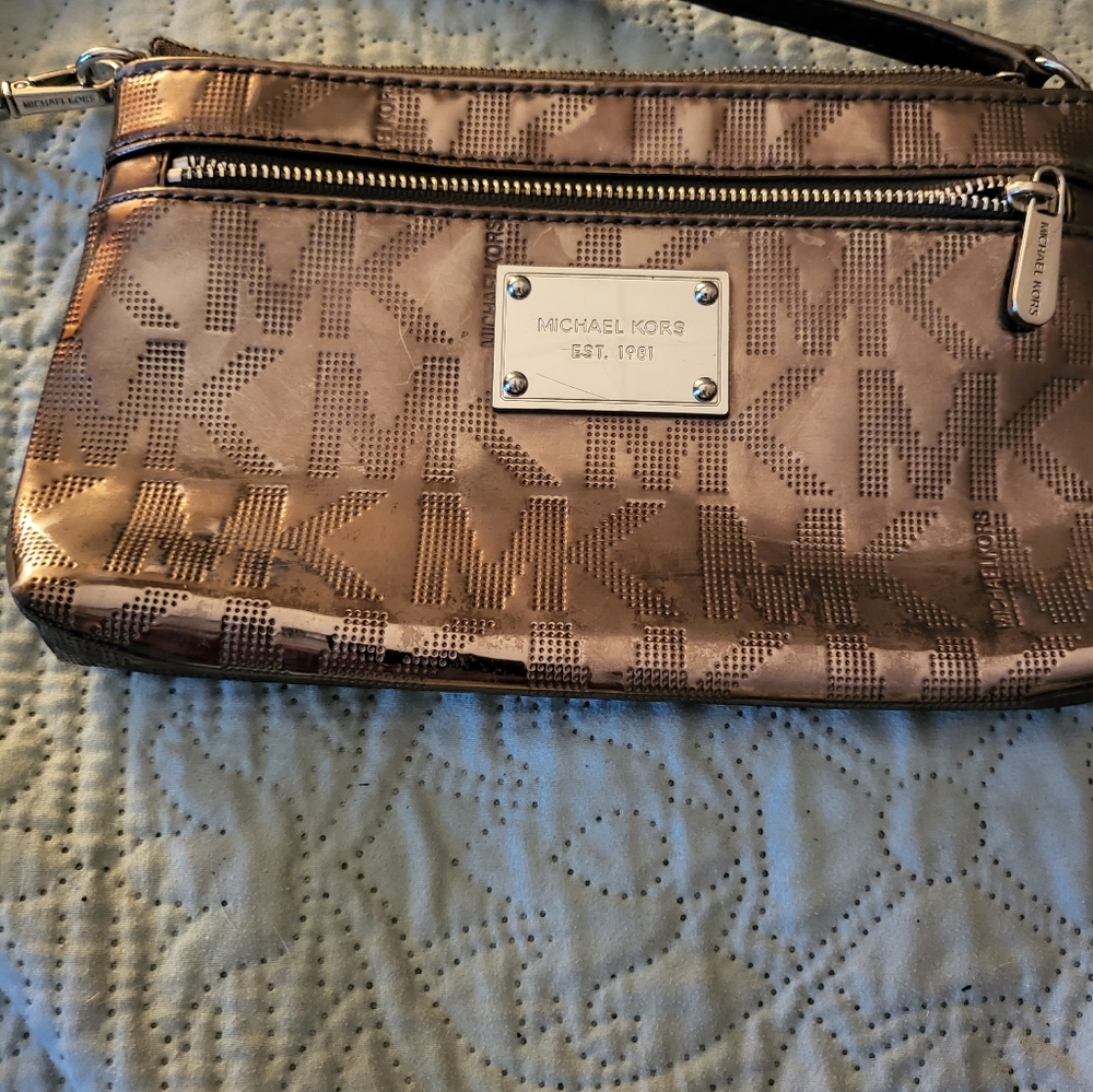 Michael kors wristlet